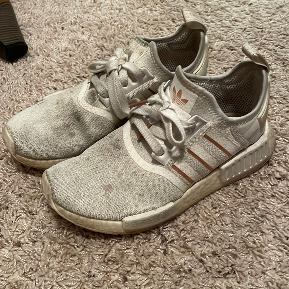 adidas white tennis shoe